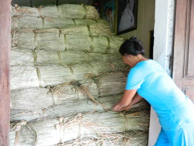 Hà Tĩnh: Hối hả di dời dân khỏi ốc đảo trước cơn bão số 10 đổ bộ-6