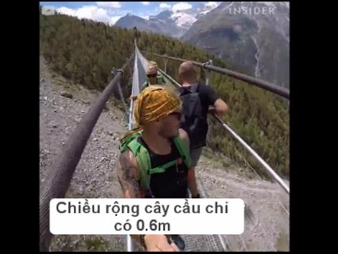 Du ngoạn trên thang cuốn ngoài trời dài nhất thế giới ở Hong Kong-1