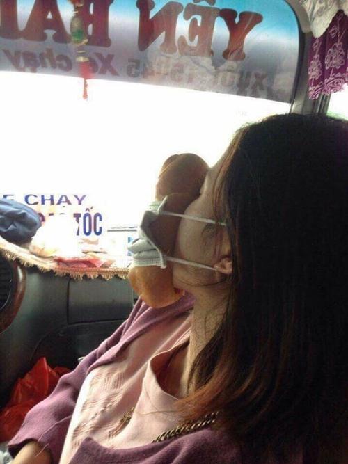 Những tuyệt chiêu chống say xe bá đạo của người Việt-7