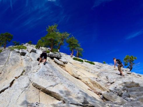 Run chân đi qua 15 cung đường nguy hiểm nhất hành tinh