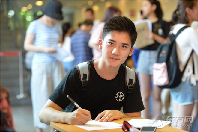 Ngày nhập học, lò đào tạo minh tinh hàng đầu Trung Quốc toàn thấy trai đẹp gái xinh-2