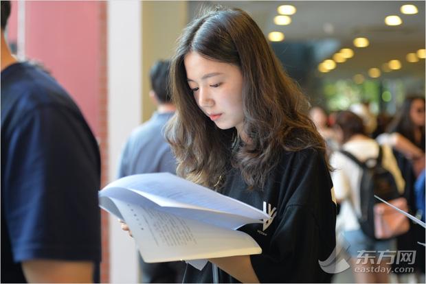 Ngày nhập học, lò đào tạo minh tinh hàng đầu Trung Quốc toàn thấy trai đẹp gái xinh-1