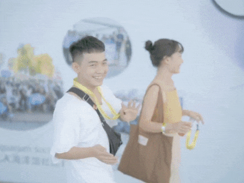Hot girl - hot boy Việt 15/9: Đôi bạn trẻ Phở - SunHt 'rủ' nhau đi trốn ở Singapore