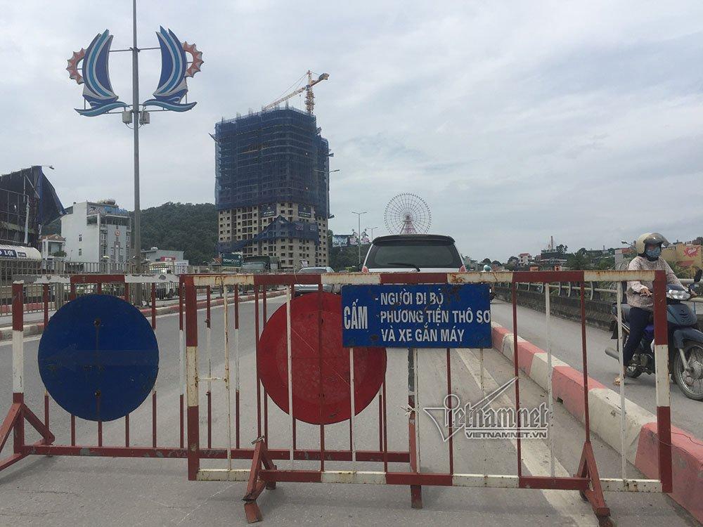 Quảng Ninh: Gió giật cực mạnh, cấm xe máy qua cầu Bãi Cháy-7