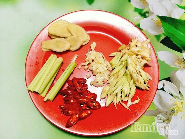 Ngày mưa, vào bếp tự làm ốc hương xào sả ớt ngon quên sầu-4