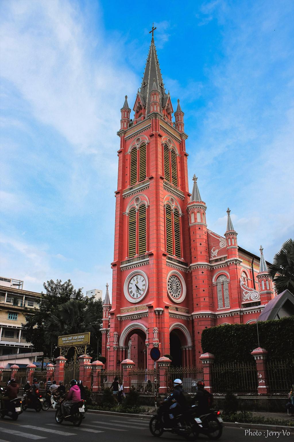 Nhà thờ màu hồng hút khách sống ảo giữa Sài Gòn-3