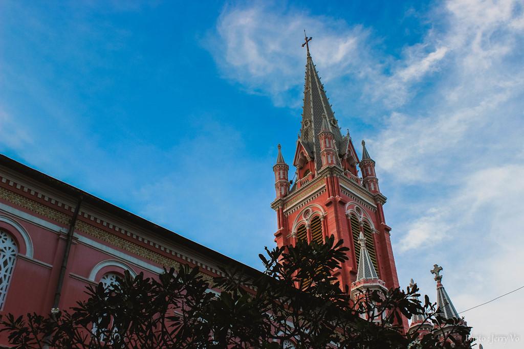 Nhà thờ màu hồng hút khách sống ảo giữa Sài Gòn-11