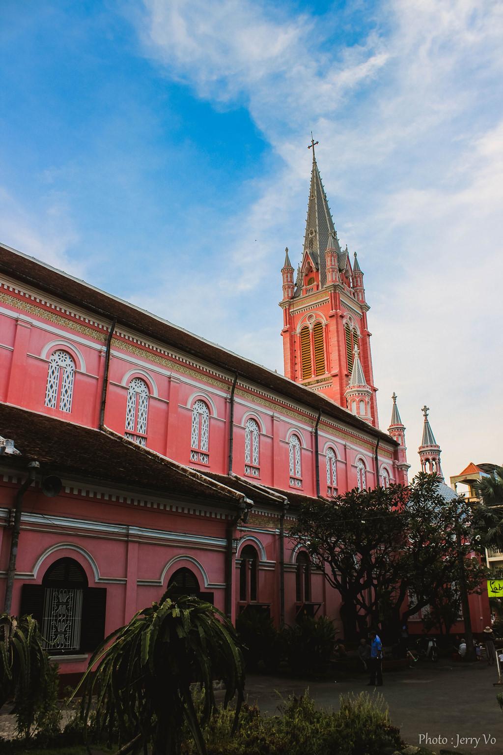 Nhà thờ màu hồng hút khách sống ảo giữa Sài Gòn-12