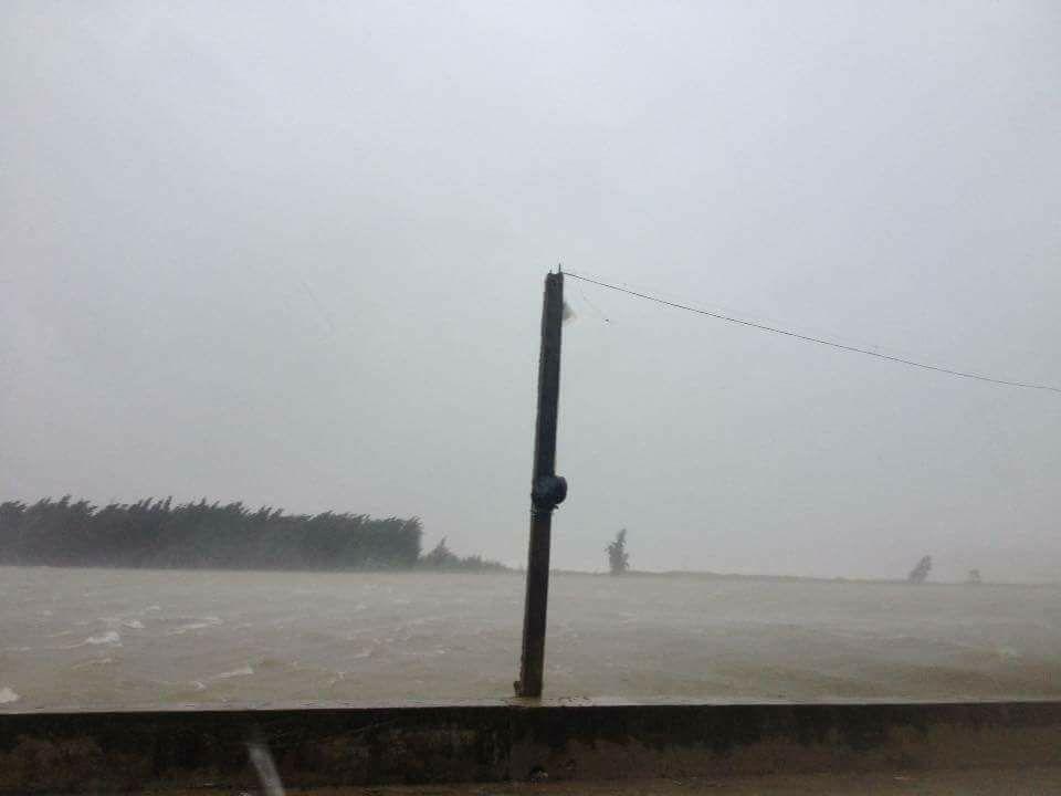 Bài thơ của người con Quảng Bình trong tâm bão số 10 gây xúc động-1