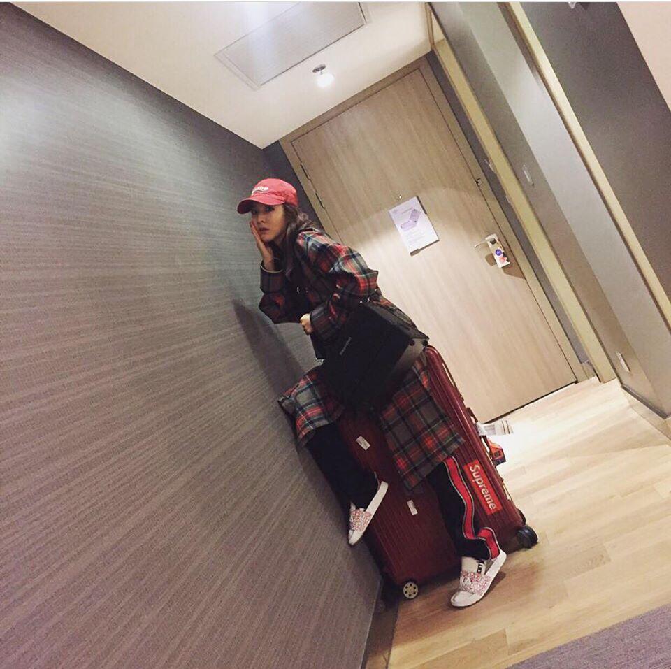 Park Shin Hye - Jessica diện street style cực chất trong Tuần lễ thời trang New York-4