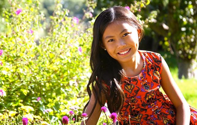 Nhận nuôi đứa bé bị vứt bỏ ở nhà ga, bố mẹ không ngờ con có khả năng đặc biệt mỗi khi đồng hồ reng-9