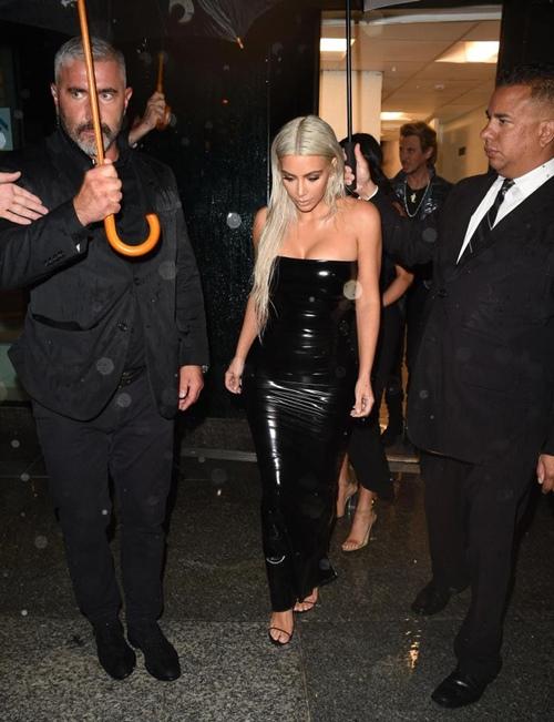 Kiểu váy áo ngạt thở làm cô Kim siêu vòng 3 phô 3 vòng siêu tưởng-2