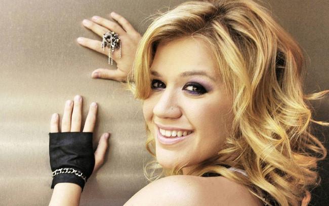 Kelly Clarkson tẩy chay nhà sản xuất bị đồn cưỡng hiếp Kesha-1