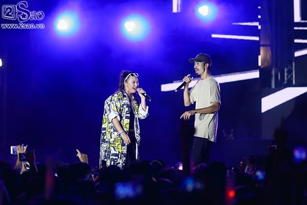 Tóc Tiên, Tiên Tiên thấy khán giả quá sung... quên cả lời bài hát-7