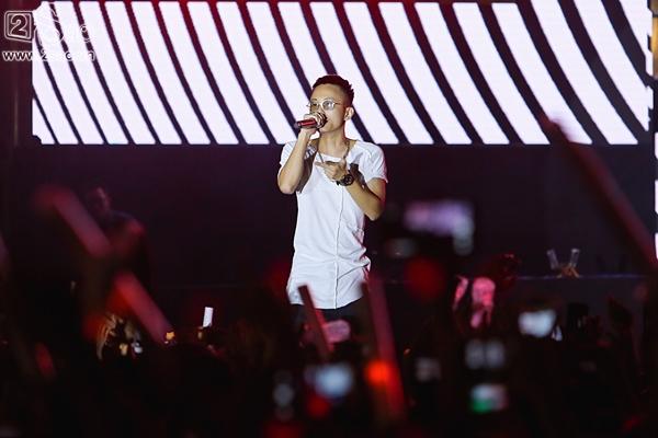 Tóc Tiên, Tiên Tiên thấy khán giả quá sung... quên cả lời bài hát-12