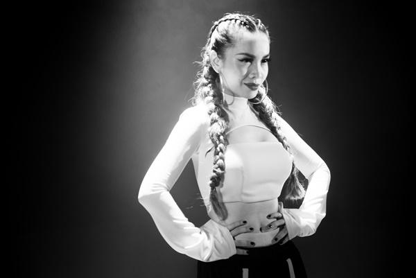 Ép cân để lên hình cho đẹp, Yến Trang gầy đến tụt cả quần-4