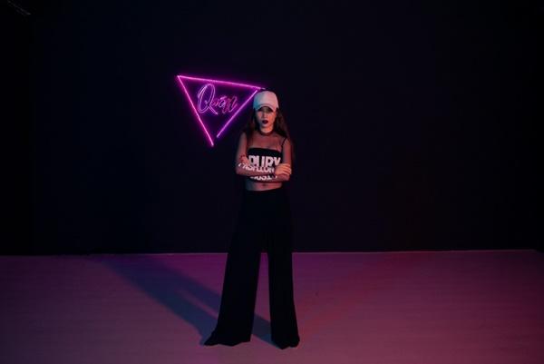 Ép cân để lên hình cho đẹp, Yến Trang gầy đến tụt cả quần-5