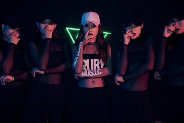 Ép cân để lên hình cho đẹp, Yến Trang gầy đến tụt cả quần-7