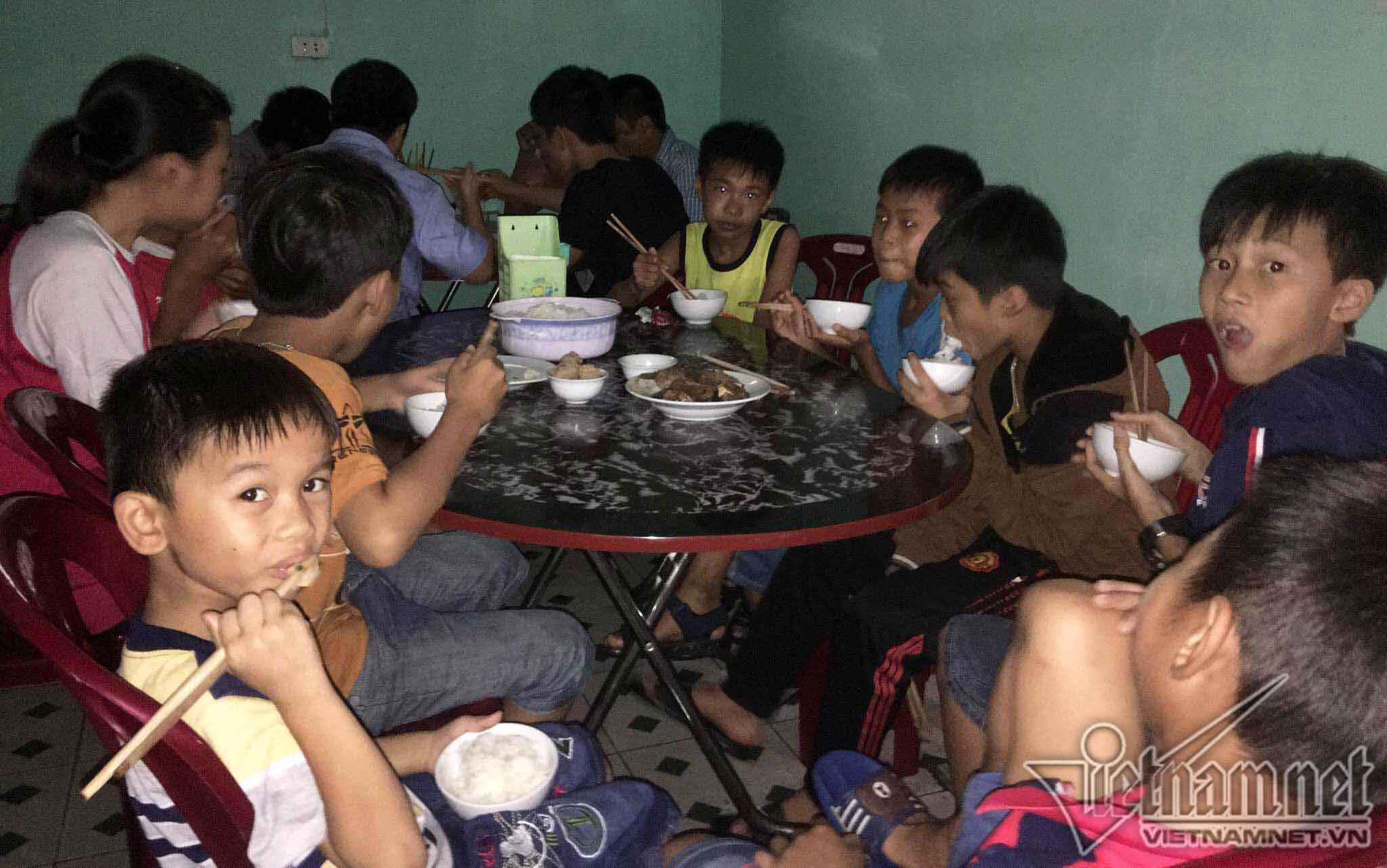 10 tiếng giáp mặt mắt ‘siêu bão’ tại Vũng Áng-3