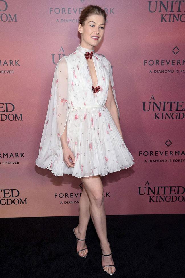 15 bộ đầm cộp mác công chúa gây thương nhớ của dàn sao ngoại-3