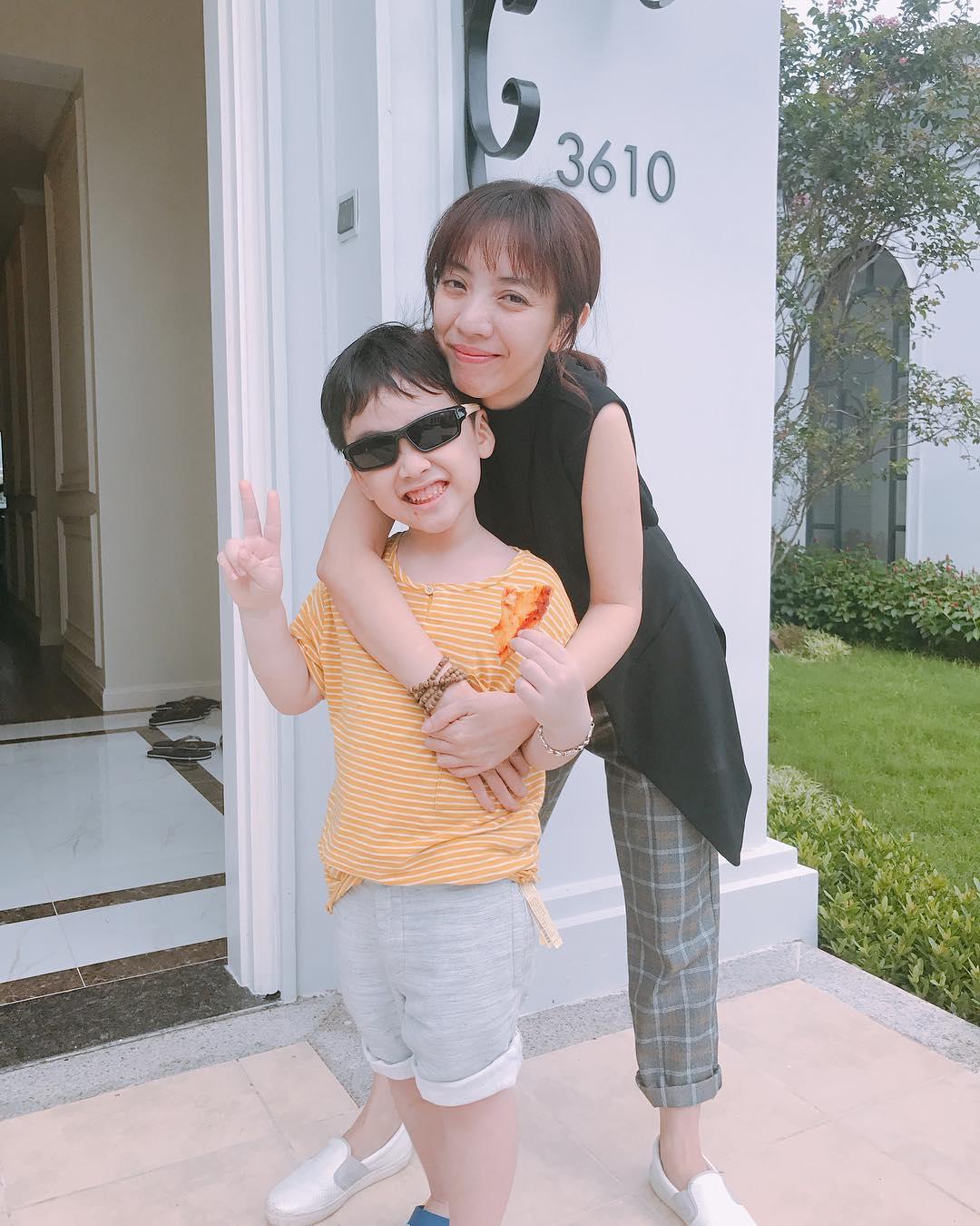 Tin sao Việt 16/9: Tăng Thanh Hà rạng rỡ đi hẹn hò hội chị em bạn dì-9