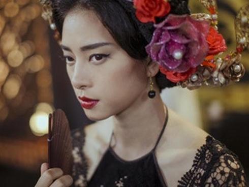 Dàn mỹ nhân Cô Ba Sài Gòn đồng loạt khoe cơ bắp ủng hộ nữ quyền-11