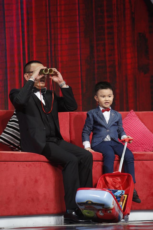 Thánh chém 5 tuổi Minh Khang tái xuất khiến MC Lại Văn Sâm toát mồ hôi-1