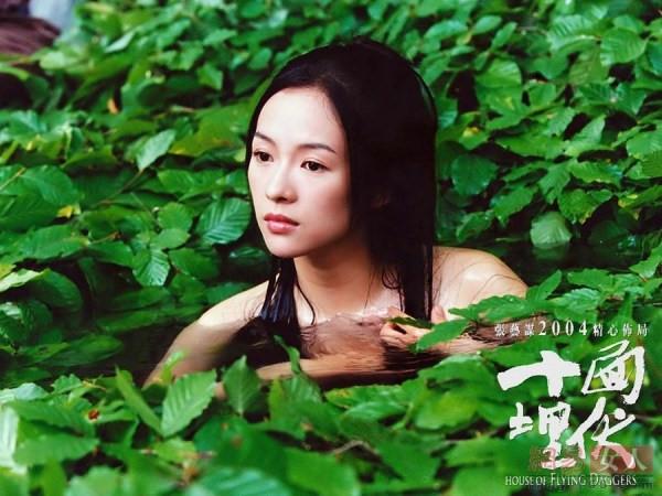 Những cảnh tắm thiêu đốt màn ảnh của mỹ nhân Hoa ngữ-11