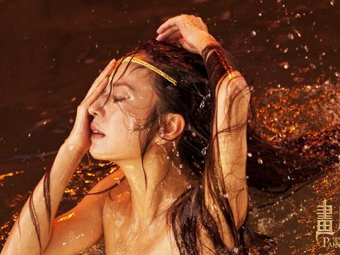 Những cảnh tắm 'thiêu đốt' màn ảnh của mỹ nhân Hoa ngữ