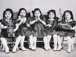 Cuộc đời đầy biến cố của 5 bé gái xinh xắn trong ca sinh 5 đầu tiên trên thế giới