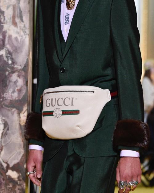 Tưởng rằng đã nâng cấp level đồ hiệu, ai ngờ lại rộ nghi vấn Sơn Tùng dùng túi Gucci fake-4