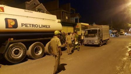 Gần 100 cảnh sát bắt quả tang vụ trộm xăng máy bay ở Sài Gòn-1