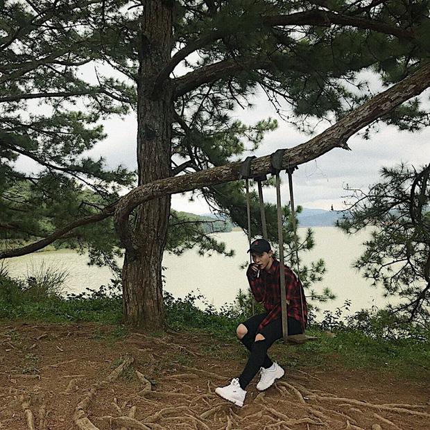 Sau Sơn Ngọc Minh, Erik lại vướng tin đồn tình cảm với trai lạ-2