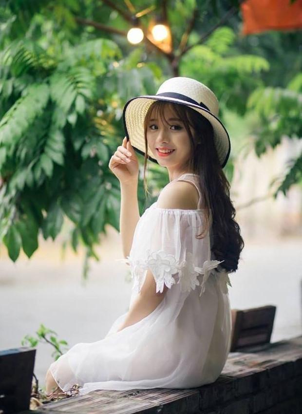 Nữ nhân viên bán hàng bị chụp lén vì xinh như sao Hàn-3