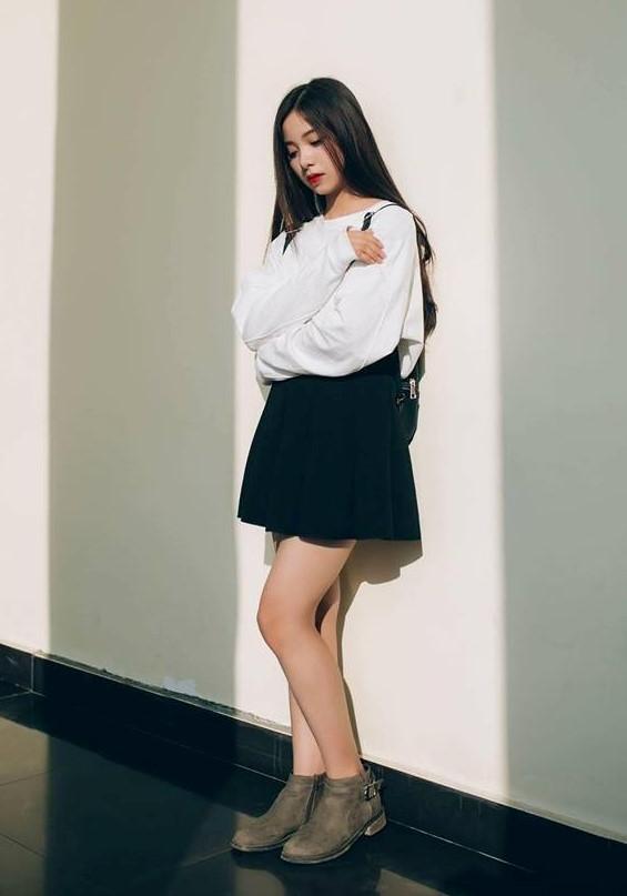 Nữ nhân viên bán hàng bị chụp lén vì xinh như sao Hàn-5