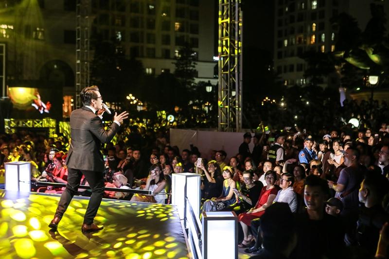 Gầy trơ xương, Cao Ngân không hề lép vế khi trở lại catwalk sau 1 tuần giông bão-2