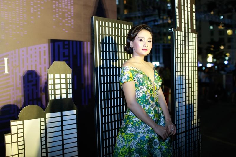 Gầy trơ xương, Cao Ngân không hề lép vế khi trở lại catwalk sau 1 tuần giông bão-11