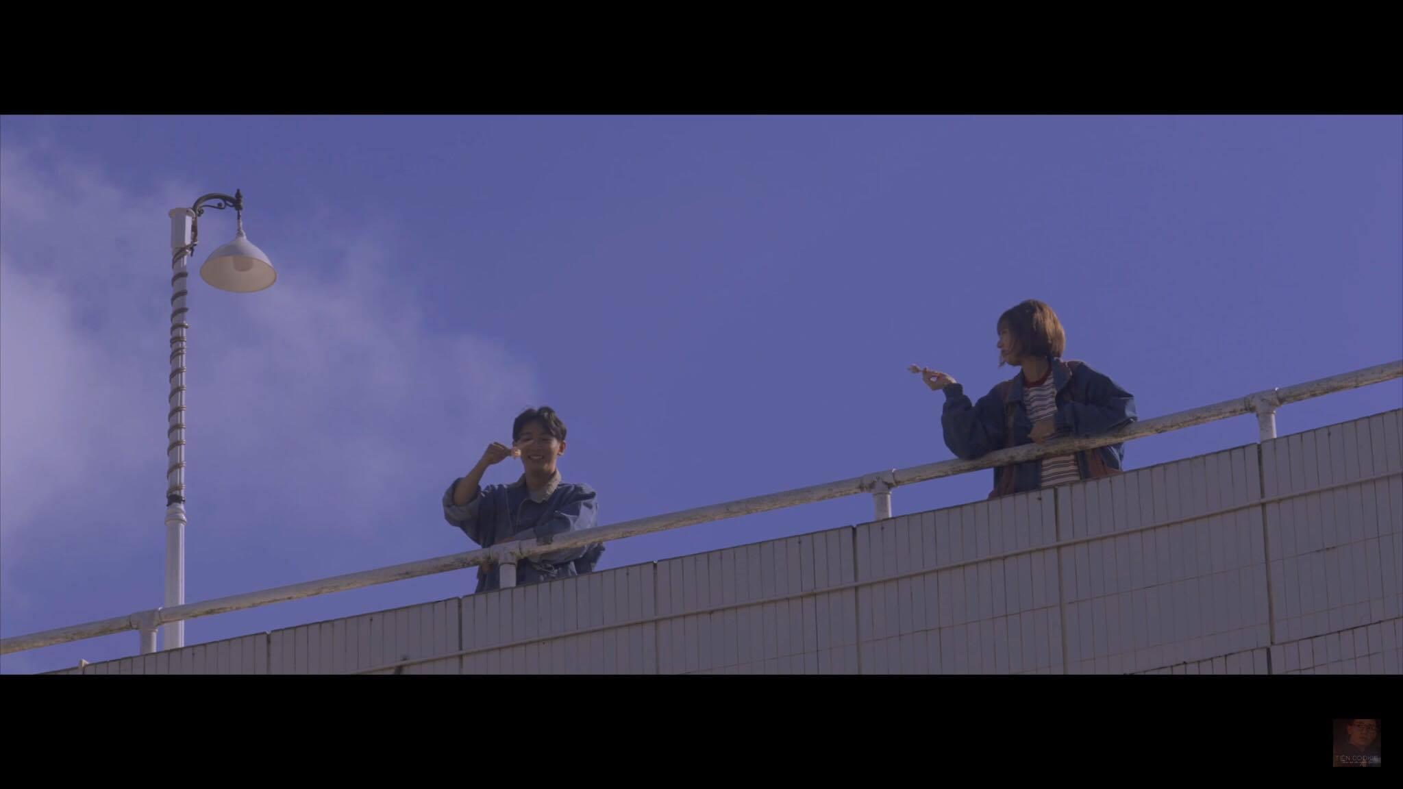 Thời trang rực rỡ của Min trong MV Người em tìm kiếm khiến giới trẻ đua nhau học hỏi-3