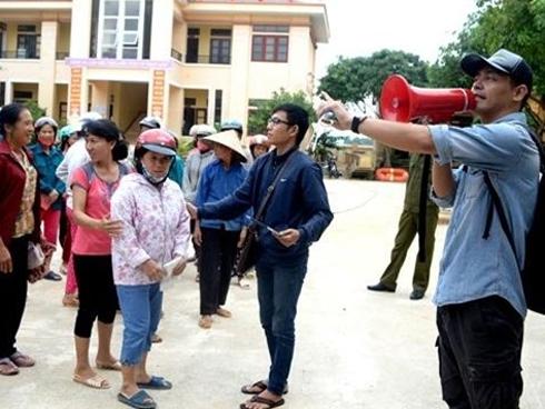 MC Phan Anh đanh thép đáp trả anti-fan: 'muốn hại nhau thì chọn cách có não tí, lũ khốn'