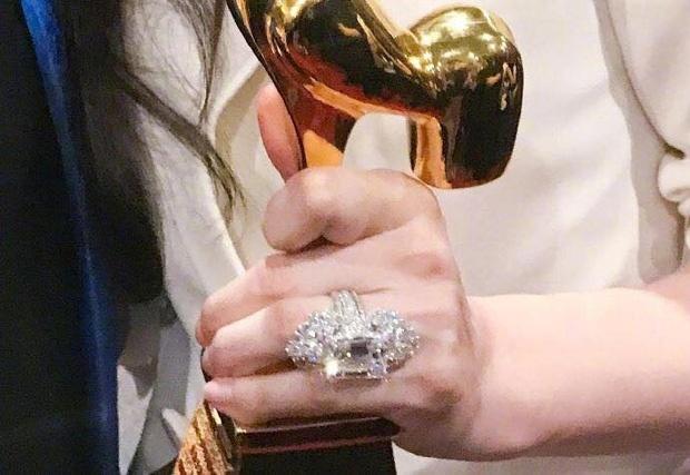 Cận cảnh chiếc nhẫn Lý Thần cầu hôn Phạm Băng Băng: Chưa bao giờ lung linh và hoành tráng đến thế-4