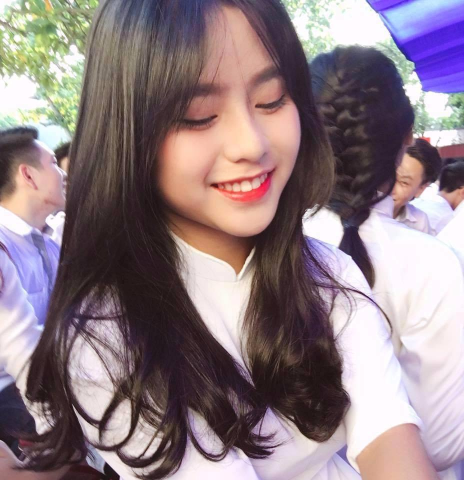 Nữ sinh Hưng Yên diện áo dài tuyệt đẹp khiến hội anh em yêu ngay từ cái nhìn đầu tiên-1