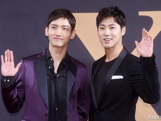 Sởn da gà với MV nóng hừng hực từ Yunho: Quả không hổ danh là TVXQ!-1