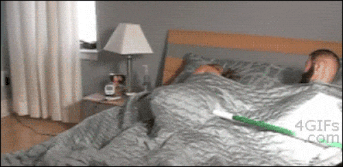 Ảnh động: Ngủ quên phòng thủ là lĩnh đủ luôn nhé-2