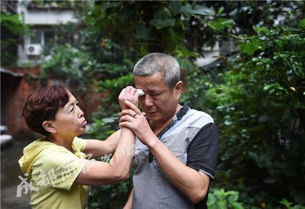 35 năm sau ngày nhận tin con tử vong, cặp vợ chồng bàng hoàng phát hiện chân tướng vụ việc-2