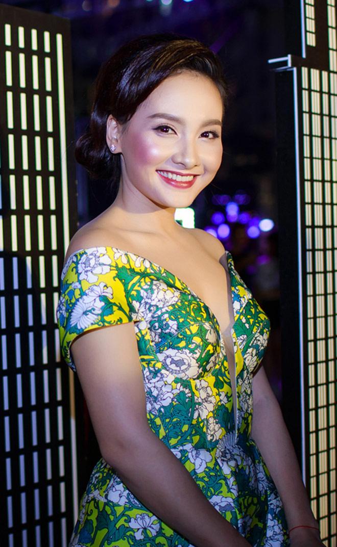 Bảo Thanh mắc lỗi trang điểm nặng nề vì mặt trắng cổ đen, má hồng chóe-1