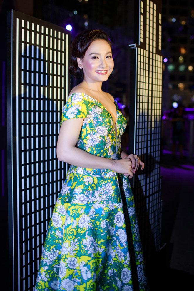 Bảo Thanh mắc lỗi trang điểm nặng nề vì mặt trắng cổ đen, má hồng chóe-4