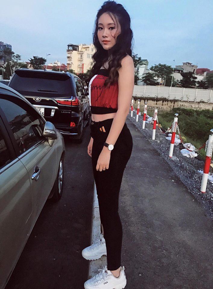 Hot girl - hot boy Việt 19/9: Châu Bùi gây sốt làng thời trang khi mặc crop-top bàn tay hư-10