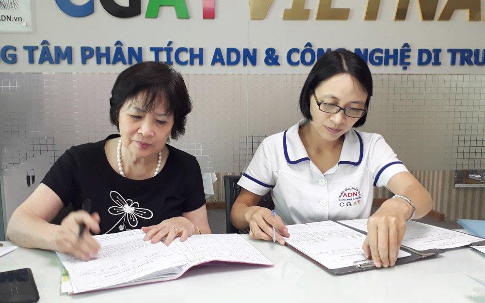 Bị vợ lừa suốt 20 năm, thầy giáo bật khóc trong phòng xét nghiệm ADN-1