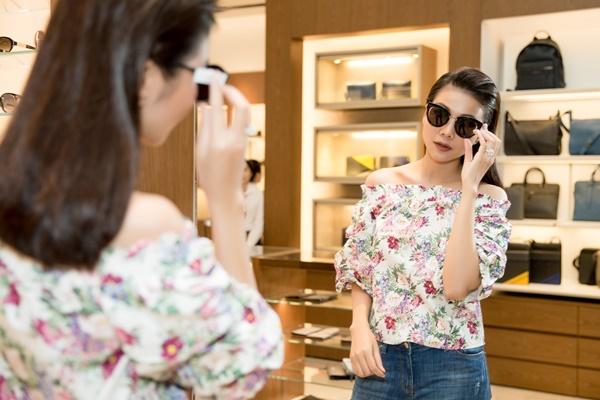 Thanh Hằng đến Milan Fashion Week 2017 với loạt hàng hiệu đáng nể-4