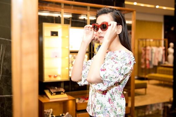 Thanh Hằng đến Milan Fashion Week 2017 với loạt hàng hiệu đáng nể-6